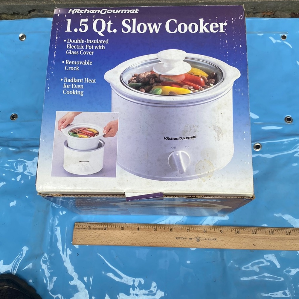 NIB Kitchen Gourmet 1.5 Qt. Slow Cooker